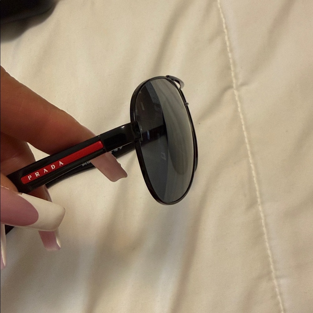 PRADA Women’s 62mm POLARIZED,Black Sunglasses with Red Temple LOGO Stripe.🔥🔥 - Picture 6 of 8